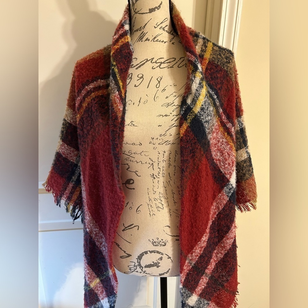 Just Be triangle plaid scarf